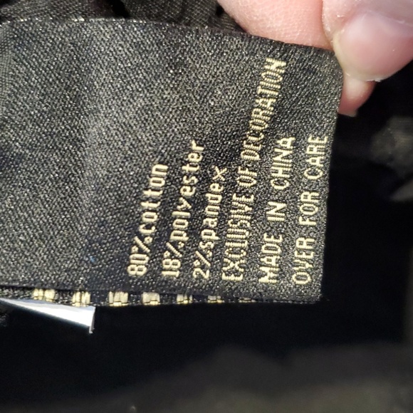 NWOT Suzanne Betro Black Skinny jeans. Size 12. - Picture 4 of 6